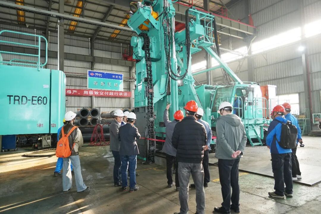 A triumphant march through the harsh winter! SEMW's soft soil treatment equipment sets off for Singapore